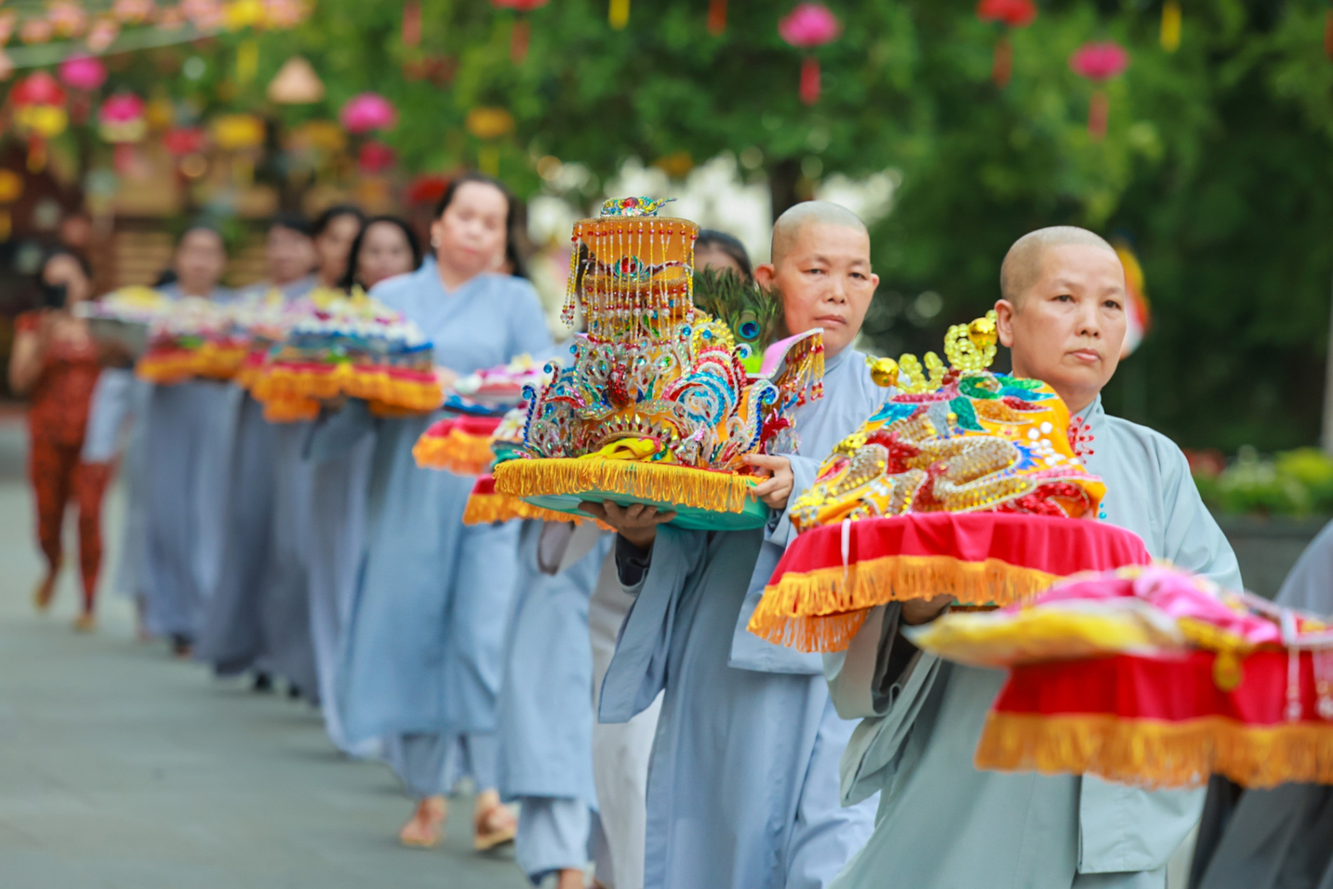 Du khách hào hứng với nhiều nghi thức truyền thống độc đáo tại Lễ Vía Bà (Tây Ninh) - Ảnh 1.