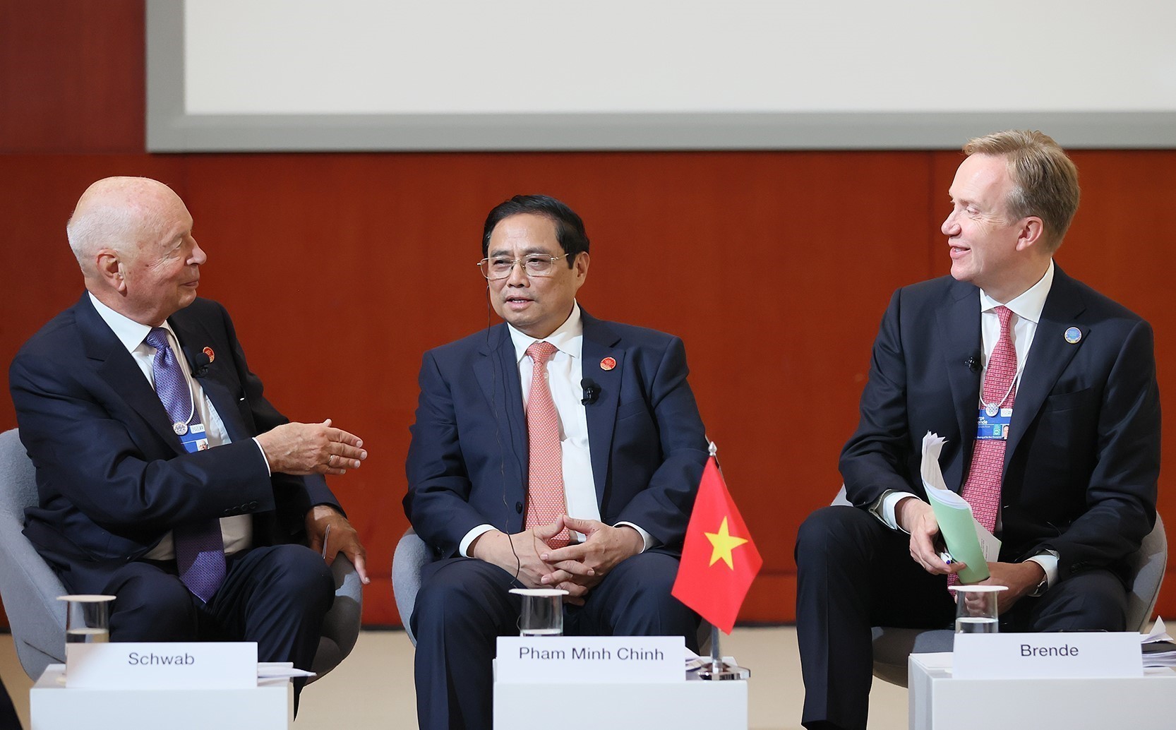 Thủ tướng Phạm Minh Chính dự phiên Đối thoại chiến lược quốc gia Việt Nam - WEF - Ảnh 3.