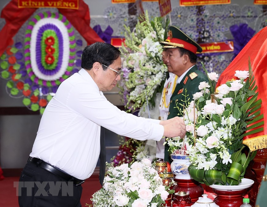 Thủ tướng viếng nguyên Trưởng Ban Tổ chức Trung ương Lê Phước Thọ | Chính trị | Vietnam+ (VietnamPlus)