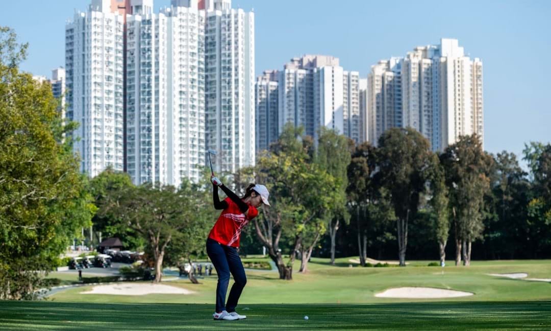 Hong Kong lấy đất sân golf để xây nhà ở xã hội