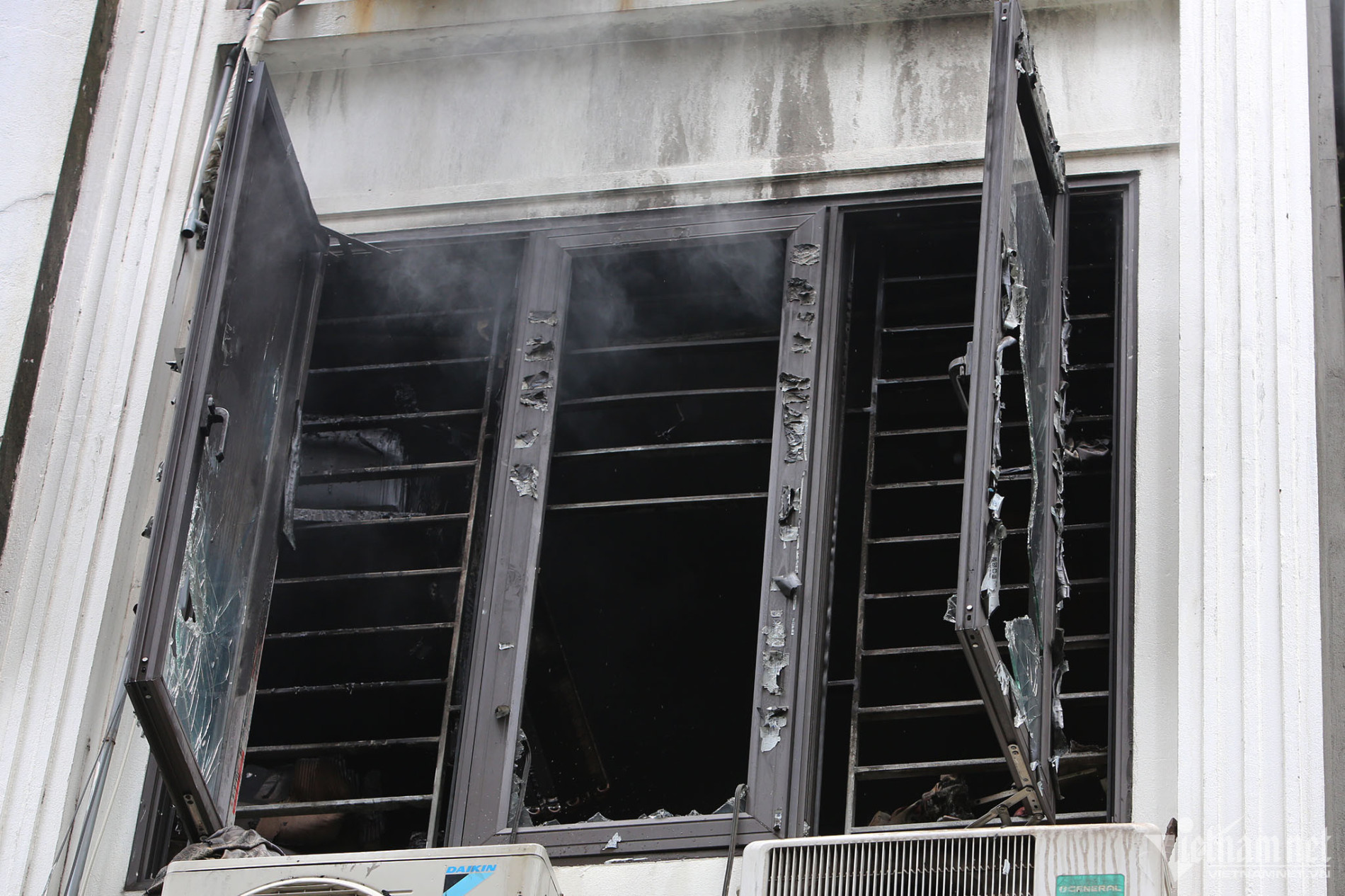 Vụ cháy khiến 3 người chết ở Hà Nội: Người dân tri hô, phá cửa cuốn bất thành