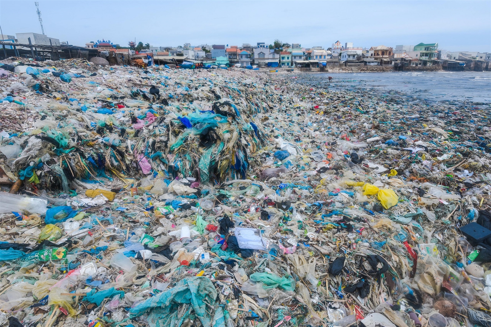 Hướng tới một công cụ ràng buộc pháp lý quốc tế về chấm dứt ô nhiễm nhựa