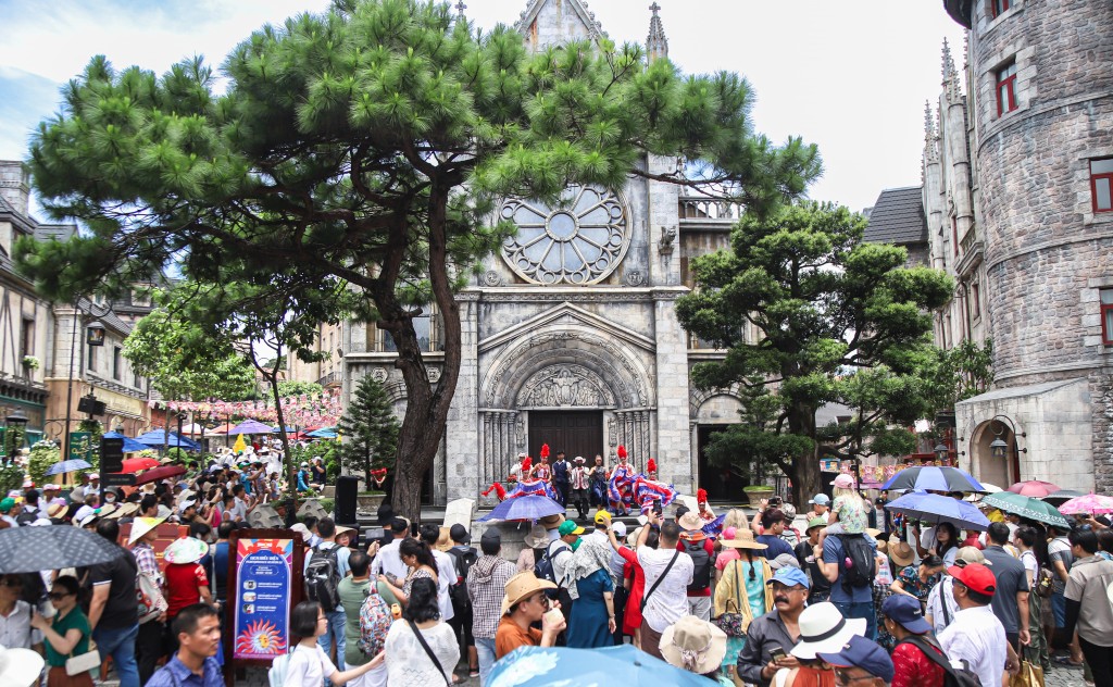 Sun World Ba Na Hills lần đầu tiên tổ chức Lễ hội Văn hóa Việt Pháp