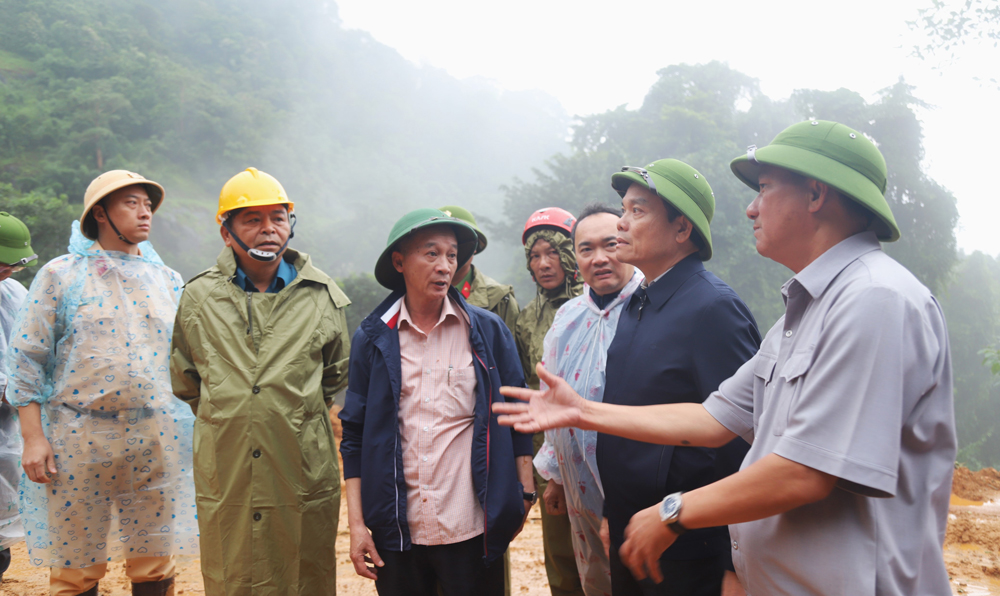 Sáng cùng ngày 31/7, Phó Thủ tướng Chính phủ Trần Lưu Quang cùng các đồng chí lãnh đạo tỉnh Lâm Đồng có mặt kiểm tra thực tế hiện trường và chỉ đạo công tác cứu hộ, tìm kiếm