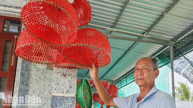 Lão nông ở Kiên Giang tái chế rác nhựa thành vật dụng hữu ích ảnh 6