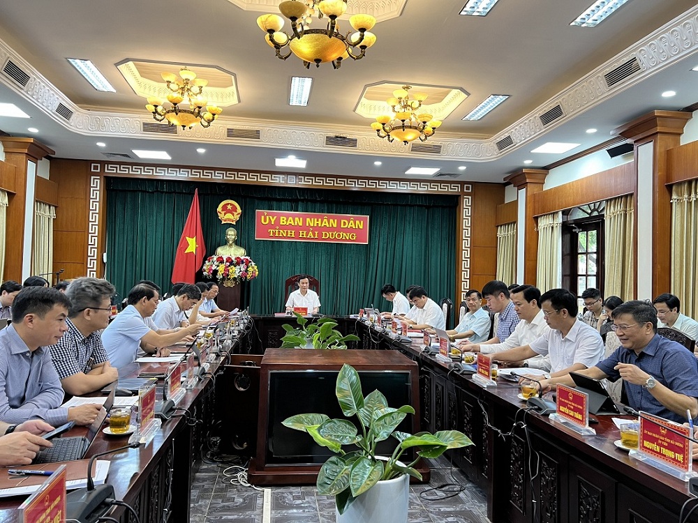 Ông Triệu Thế Hùng, Chủ tịch UBND tỉnh Hải Dương chủ trì phiên họp thường kỳ tháng 8 (lần 2) của UBND tỉnh
