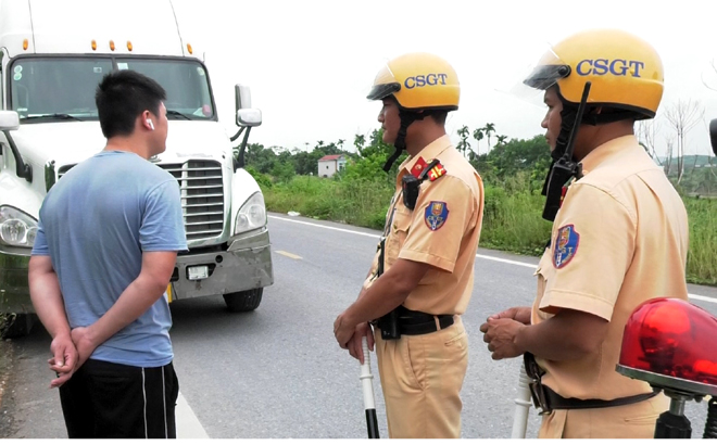 Công an tỉnh Yên Bái: Ra quân xử phạt các phương tiện vận tải hành khách, hàng hóa vi phạm