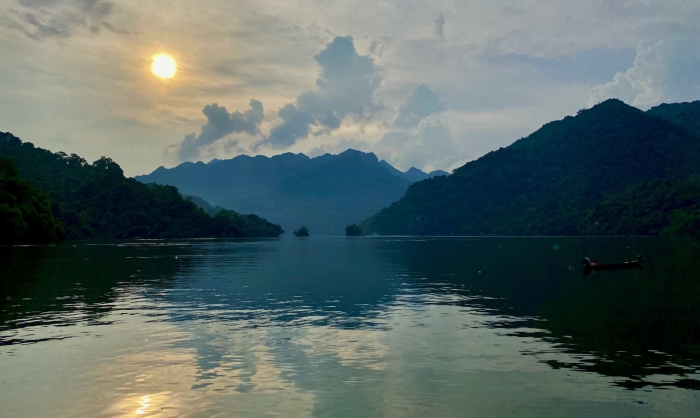 Hồ nước ngọt lớn nhất Việt Nam đẹp như tranh vẽ, tuổi đời hơn 200 triệu năm nằm ở tỉnh nào?