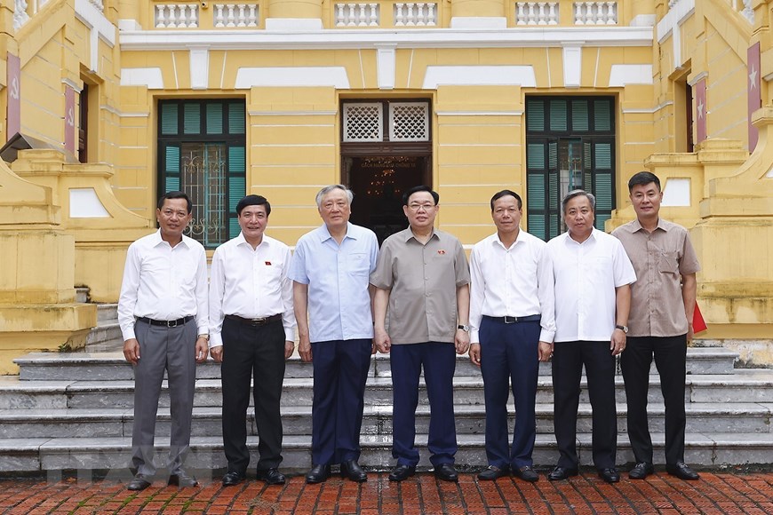 Chủ tịch Quốc hội chủ trì họp về Dự thảo Luật Tổ chức Tòa án Nhân dân | Chính trị | Vietnam+ (VietnamPlus)