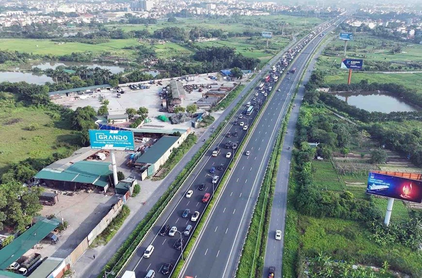 Đường Vành đai 3 ùn tắc 10km trong ngày đầu nghỉ Lễ Quốc khánh | Giao thông | Vietnam+ (VietnamPlus)