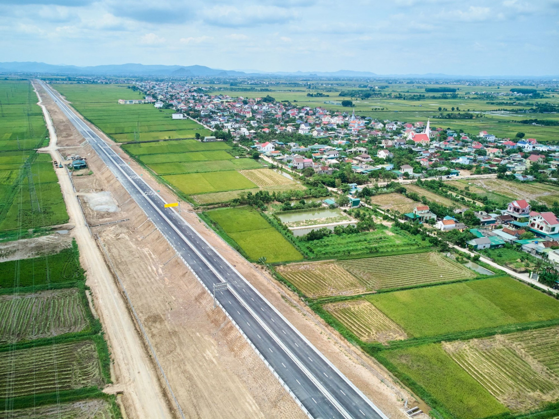 Toàn cảnh vùng Diễn Châu vừa được quy hoạch trở thành đô thị công nghiệp - du lịch biển của Nghệ An