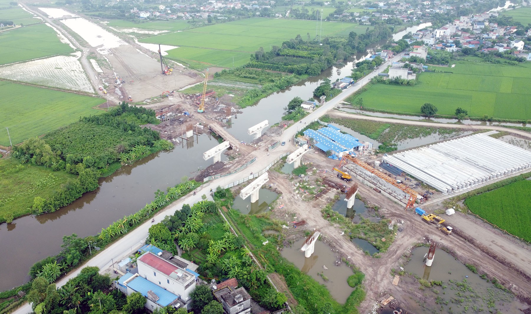 Hình ảnh cầu vượt sông Châu Thành trên tuyến đường Nam Định - Lạc Quần - Đường bộ ven biển đang xây dựng