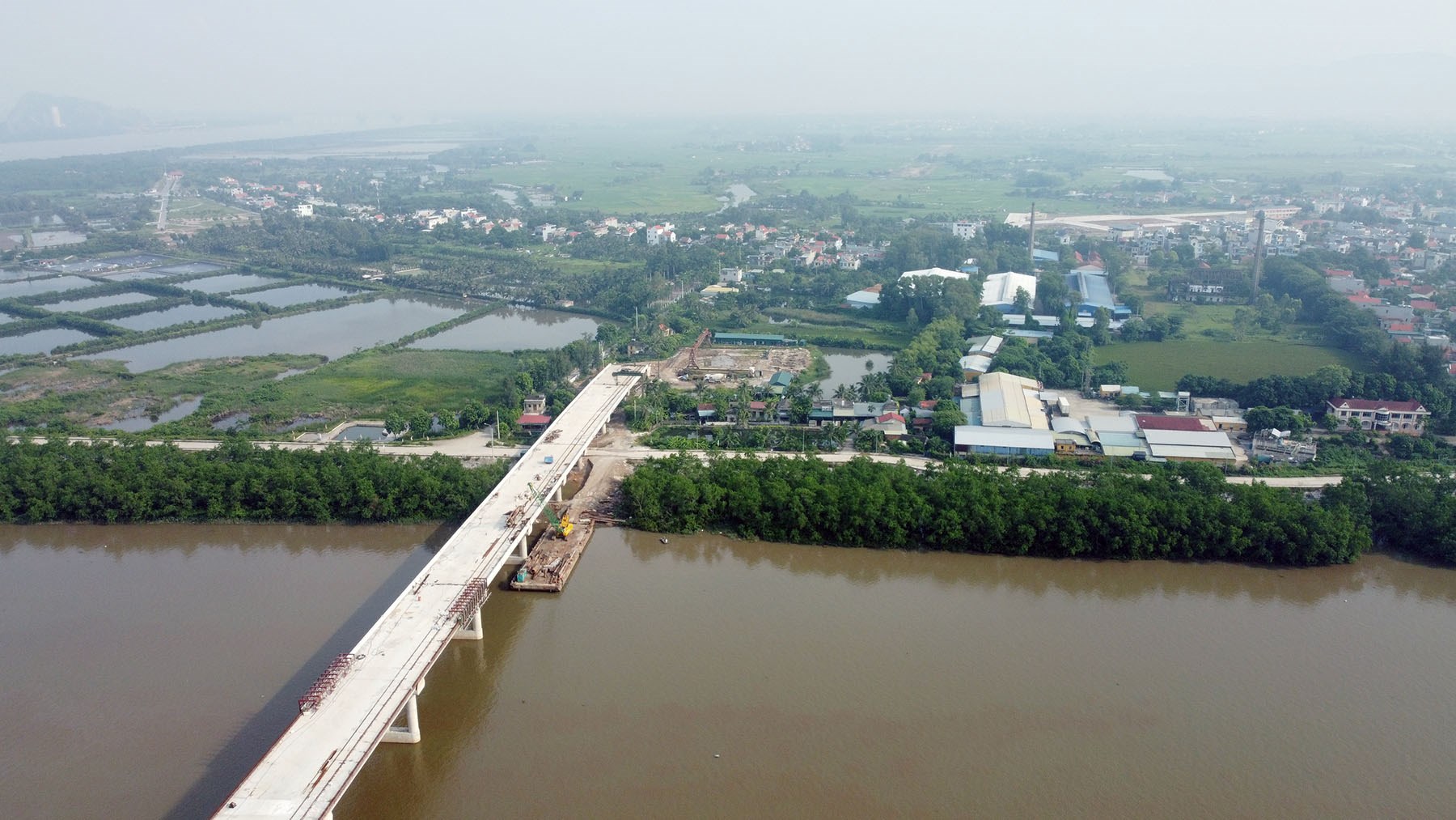 Toàn cảnh cầu Sông Chanh 3 đang xây dựng ở Quảng Ninh