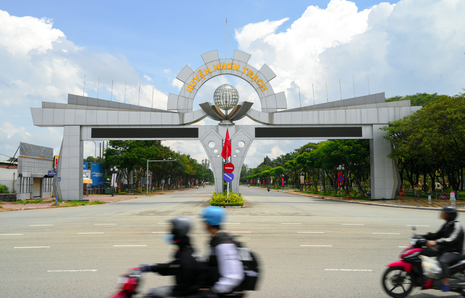 Huyện có nhiều khu công nghiệp nhất Việt Nam - Ảnh 2.
