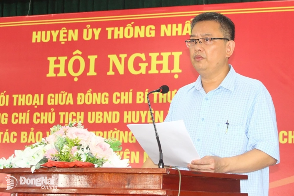 Phó bí thư Huyện ủy, Chủ tịch UBND H.Thống Nhất Mai Văn Hiền giải đáp các ý kiến của người dân&#xD;&#xA;