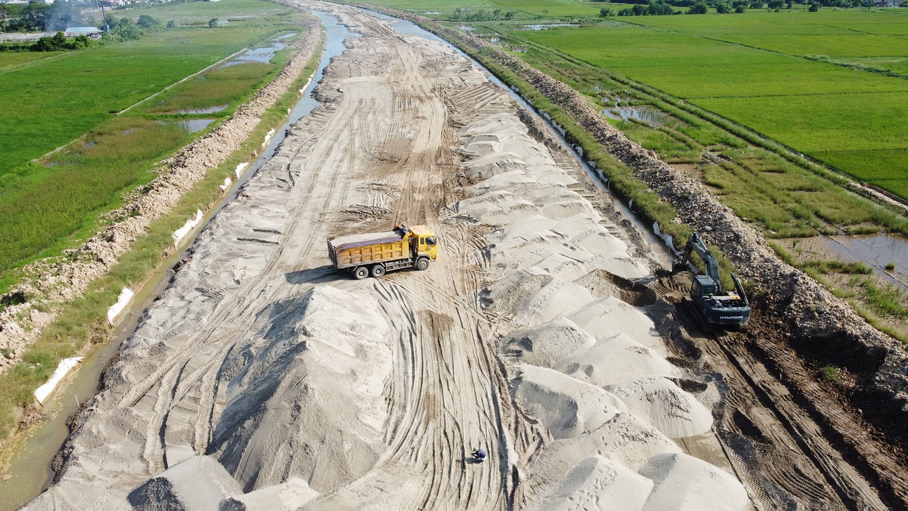 Toàn cảnh đường Nam Định - Lạc Quần - Đường ven biển qua huyện Nam Trực đang xây dựng