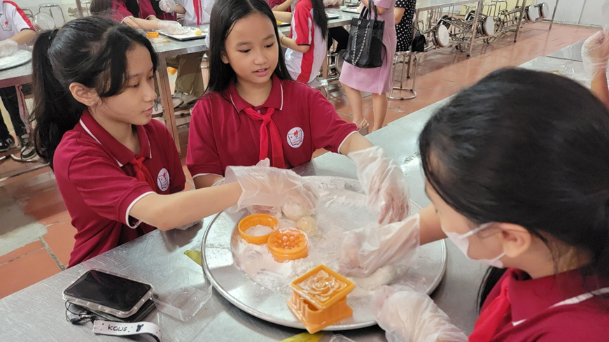 Hà Nội: Các trường học tưng bừng tổ chức Tết Trung Thu cho học sinh | Giáo dục | Vietnam+ (VietnamPlus)