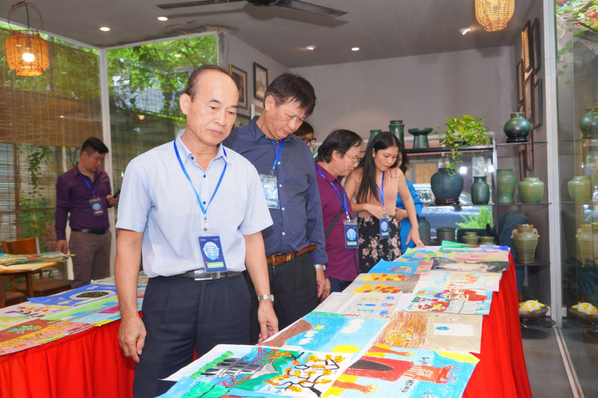 Gần 400 thiếu nhi thi vẽ tranh Em yêu Hà Nội - Thành phố vì hòa bình - 3