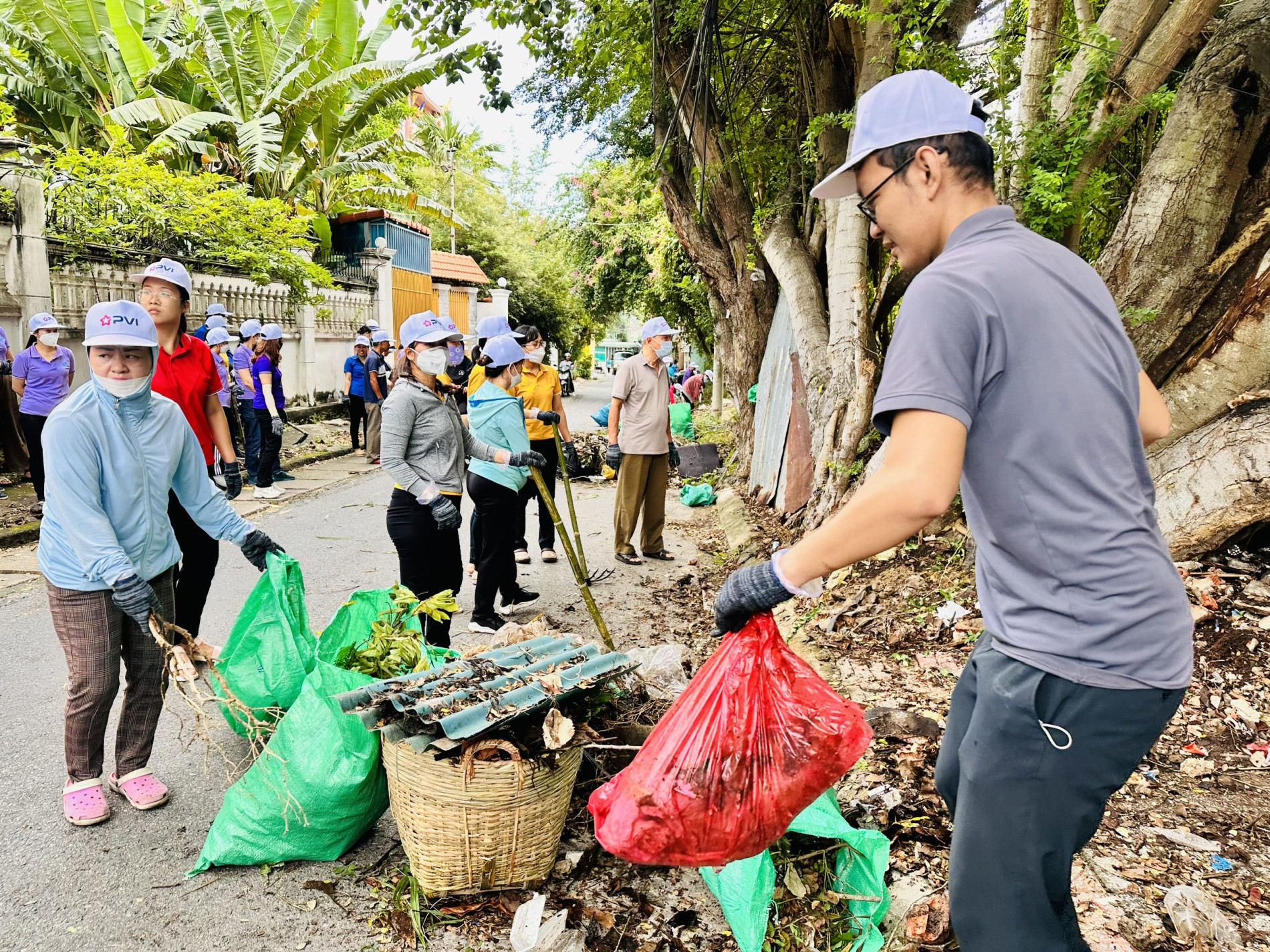 Người dân TP. Vũng Tàu tham gia dọn dẹp vệ sinh tuyến đường Viba, chung tay thực hiện chỉnh trang đô thị cùng thành phố