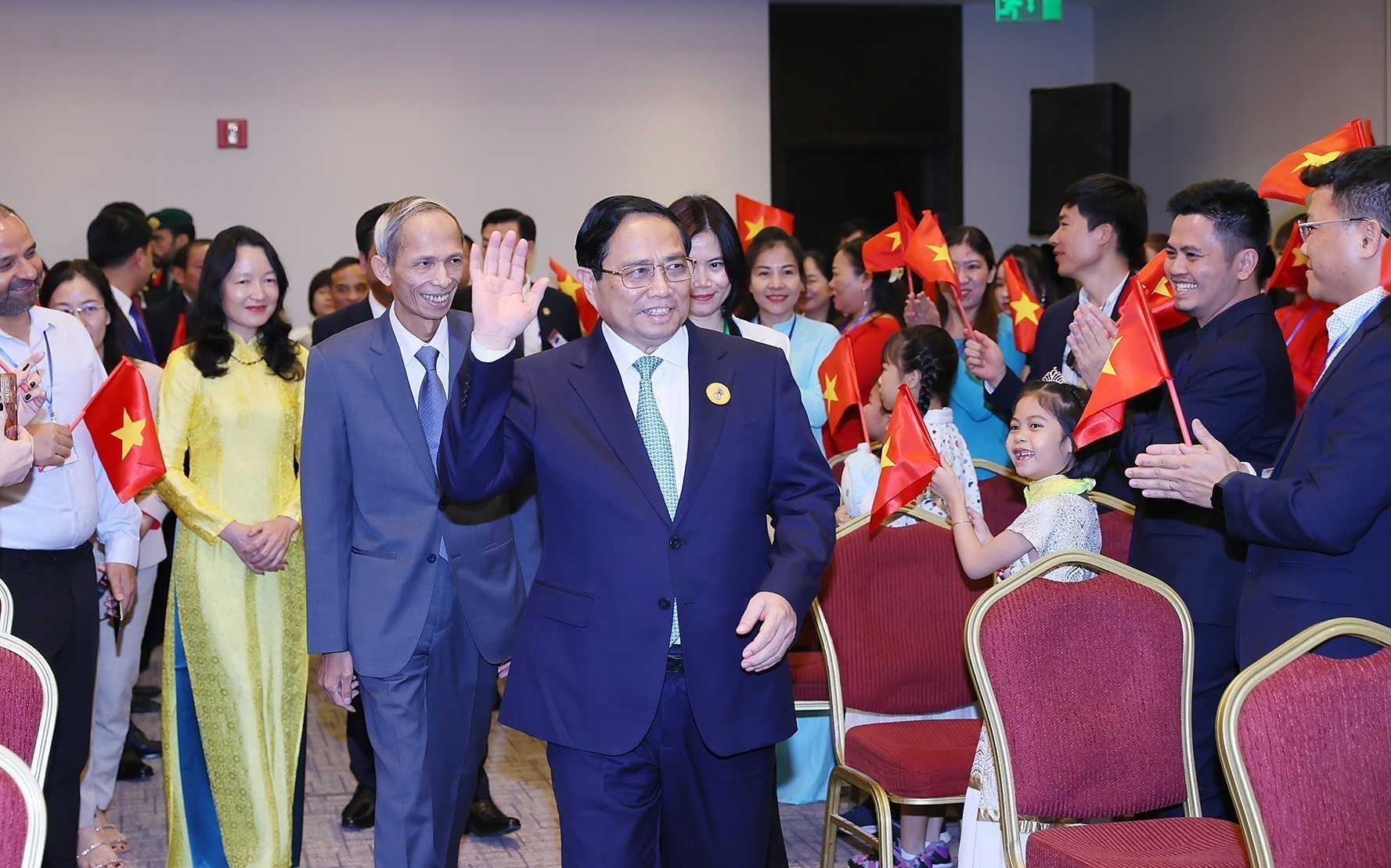 Thủ tướng Phạm Minh Chính gặp gỡ kiều bào tại Saudi Arabia - Ảnh 1.