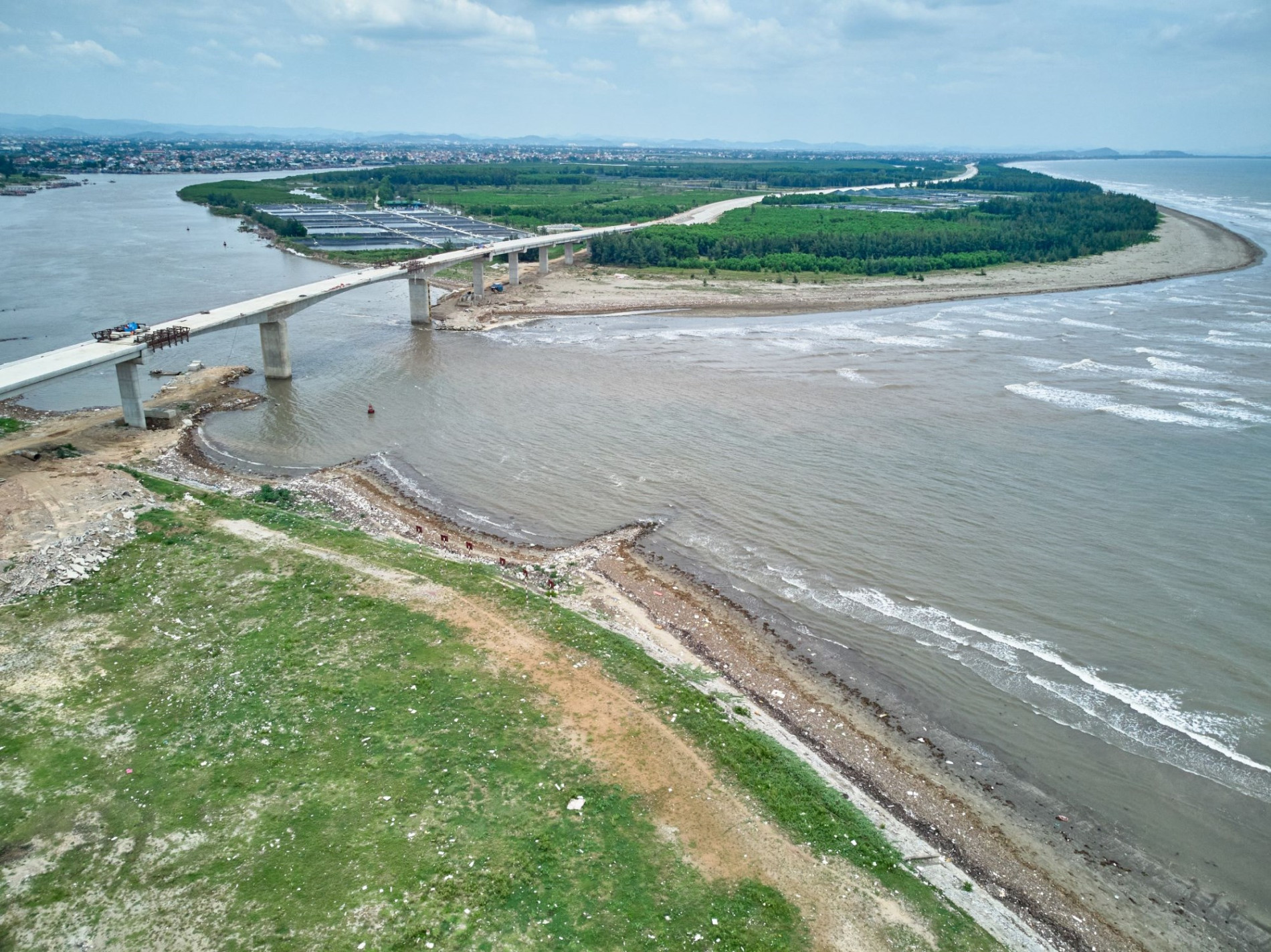 Cận cảnh tuyến đường ven biển Nghệ An hơn 4.600 tỷ đồng đang dần thành hình