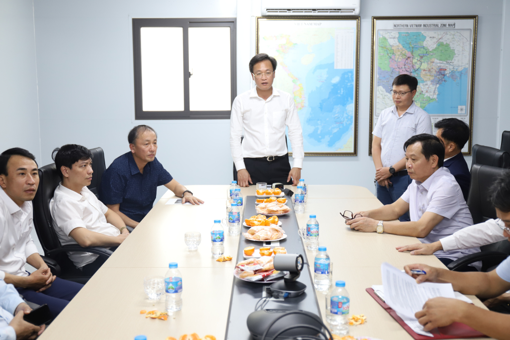 Đồng chí Bí thư Tỉnh ủy Nguyễn Hữu Nghĩa và các đại biểu làm việc với chủ đầu tư KCN Sạch