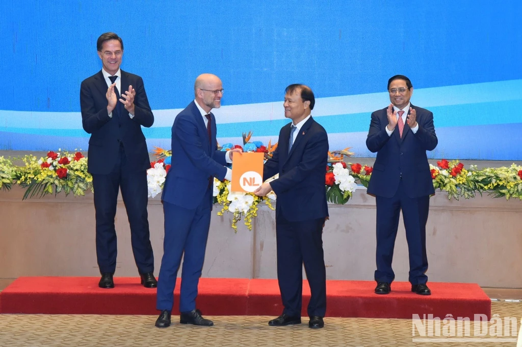 [Ảnh] Thủ tướng Phạm Minh Chính và Thủ tướng Hà Lan Mark Rutte chứng kiến Lễ trao văn kiện hợp tác ảnh 4