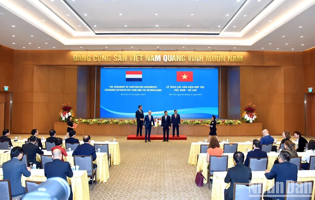 [Ảnh] Thủ tướng Phạm Minh Chính và Thủ tướng Hà Lan Mark Rutte chứng kiến Lễ trao văn kiện hợp tác ảnh 5