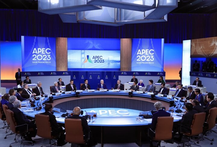 Chủ tịch nước Võ Văn Thưởng dự Đối thoại không chính thức và ăn trưa làm việc với các nhà lãnh đạo APEC và khách mời. (Ảnh: Thống Nhất/TTXVN)