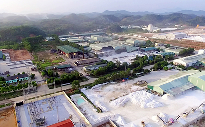 Cụm công nghiệp Phú Thịnh 3 có địa chỉ trụ sở chính tại Khu công nghiệp phía Nam, xã Văn Phú, thành phố Yên Bái.