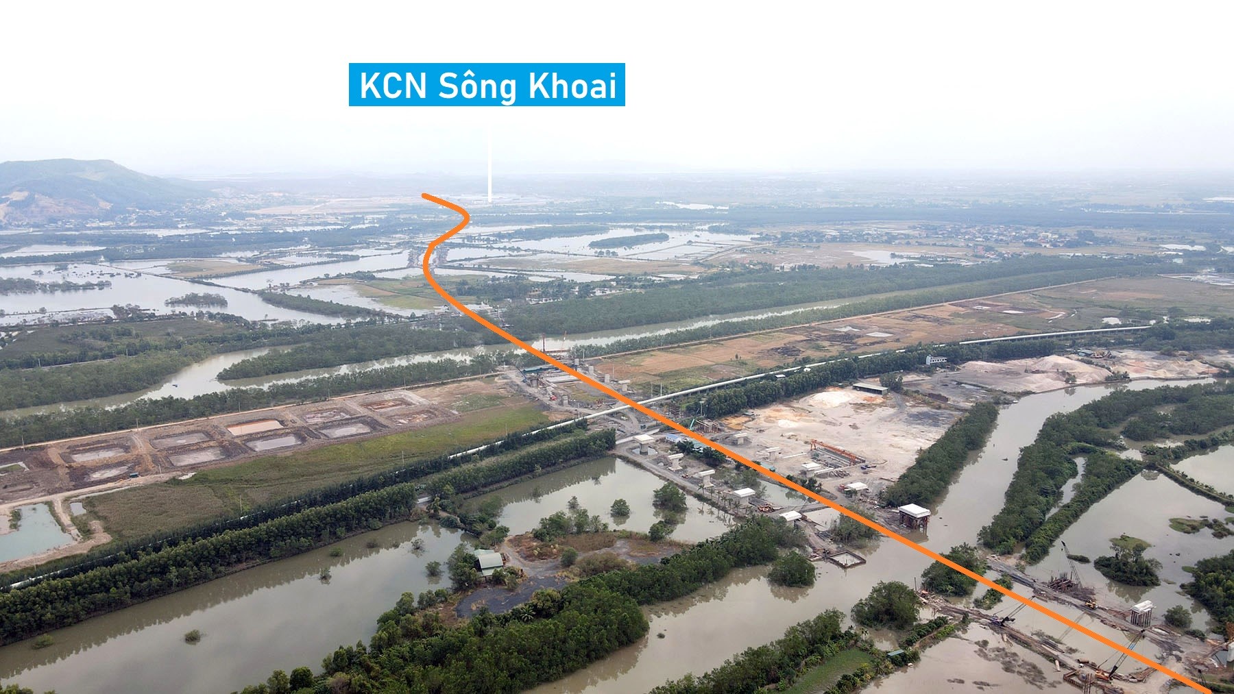 Hình ảnh cầu vượt sông Sinh đang xây dựng ở thành phố Đông Triều, Quảng Ninh
