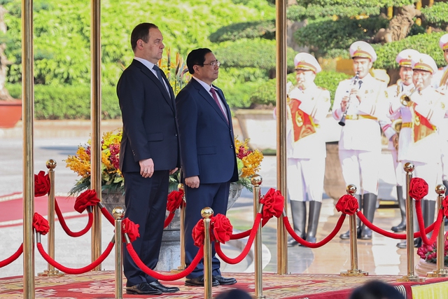 Thủ tướng Phạm Minh Chính chủ trì lễ đón, hội đàm với Thủ tướng Belarus - Ảnh 1.
