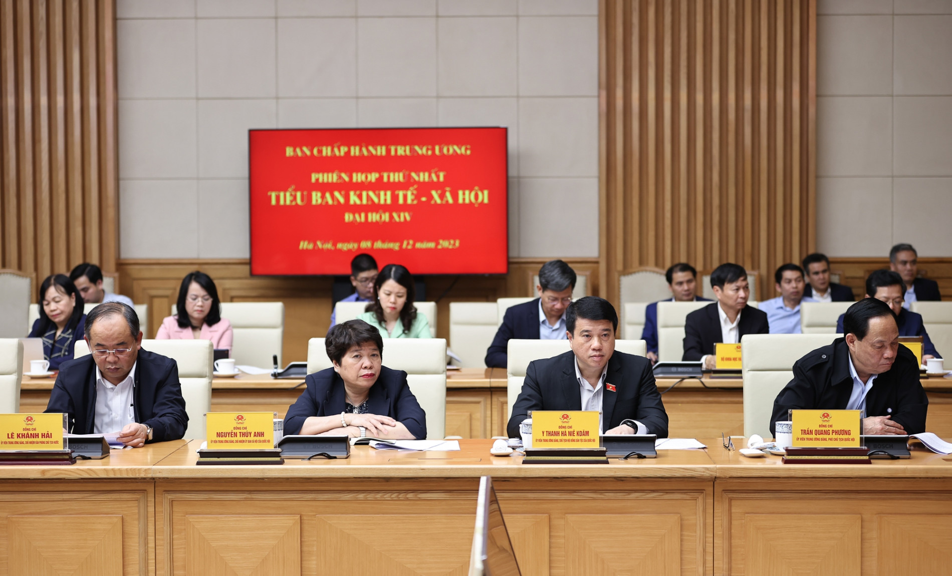 Thủ tướng Phạm Minh Chính chủ trì phiên họp Tiểu ban Kinh tế-Xã hội Đại hội XIV- Ảnh 3.