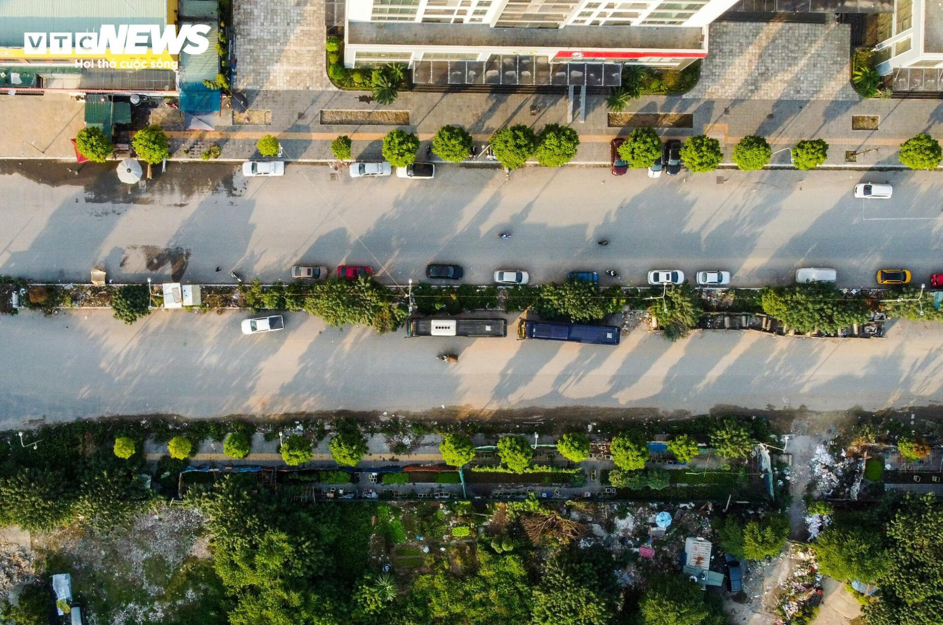 Hà Nội: Rác thải bủa vây tuyến đường 300 tỷ đồng bị chậm tiến độ - 12