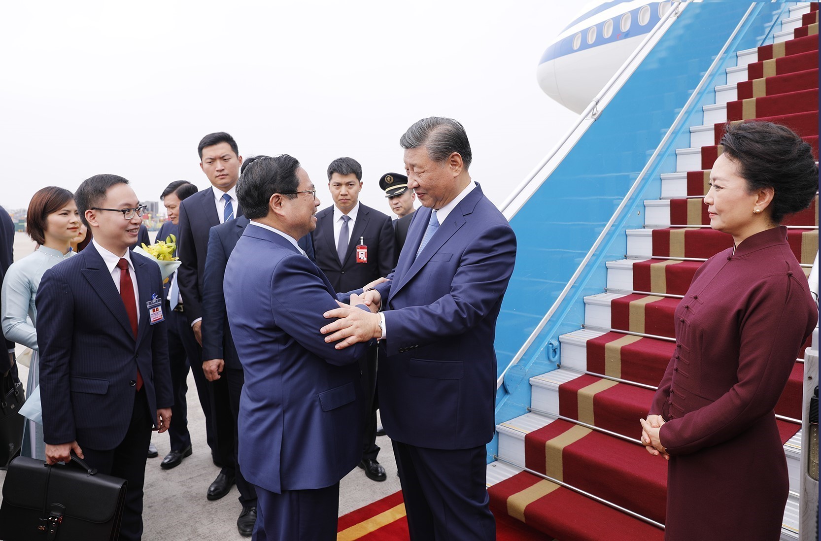 Tổng Bí thư, Chủ tịch nước Trung Quốc Tập Cận Bình đến Hà Nội, bắt đầu chuyến thăm Việt Nam - Ảnh 2.
