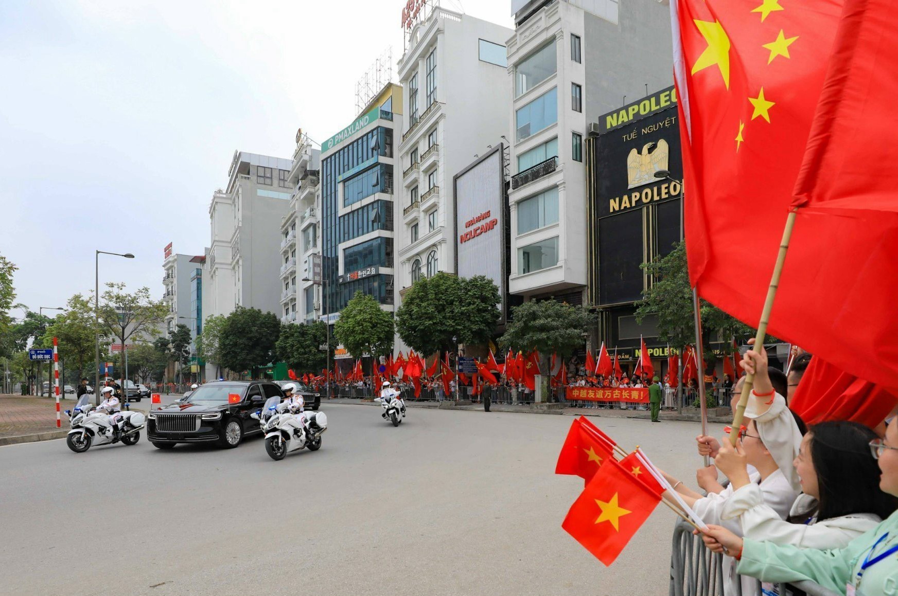 Tổng Bí thư, Chủ tịch nước Trung Quốc Tập Cận Bình đến Hà Nội, bắt đầu chuyến thăm Việt Nam - Ảnh 8.
