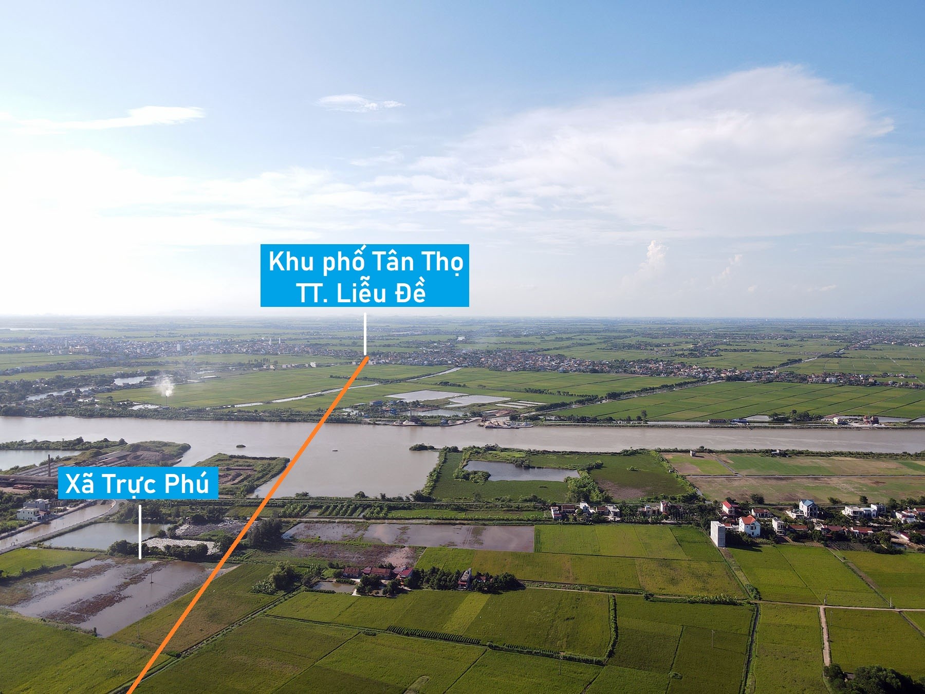 Toàn cảnh vị trí quy hoạch xây cầu vượt sông Ninh Cơ gần cầu phao Ninh Cường, Nam Định