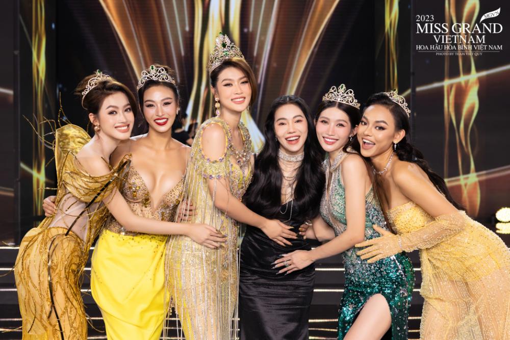 Hoa hậu Khánh Vân tái xuất sàn diễn thời trang cùng sắc màu vàng lộng lẫy -  Báo điện tử VnMedia - Tin nóng Việt Nam và thế giới