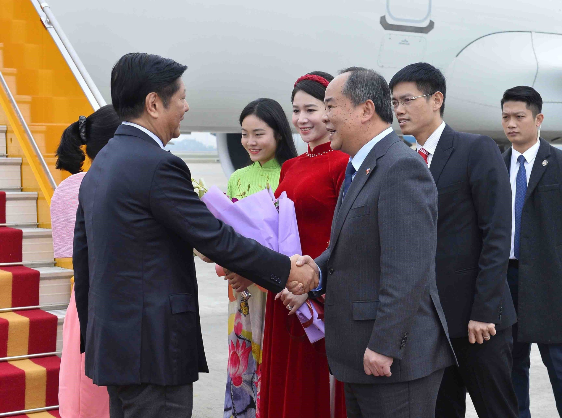 Tổng thống Philippines đến Hà Nội, bắt đầu chuyến thăm cấp Nhà nước tới Việt Nam - Ảnh 1.
