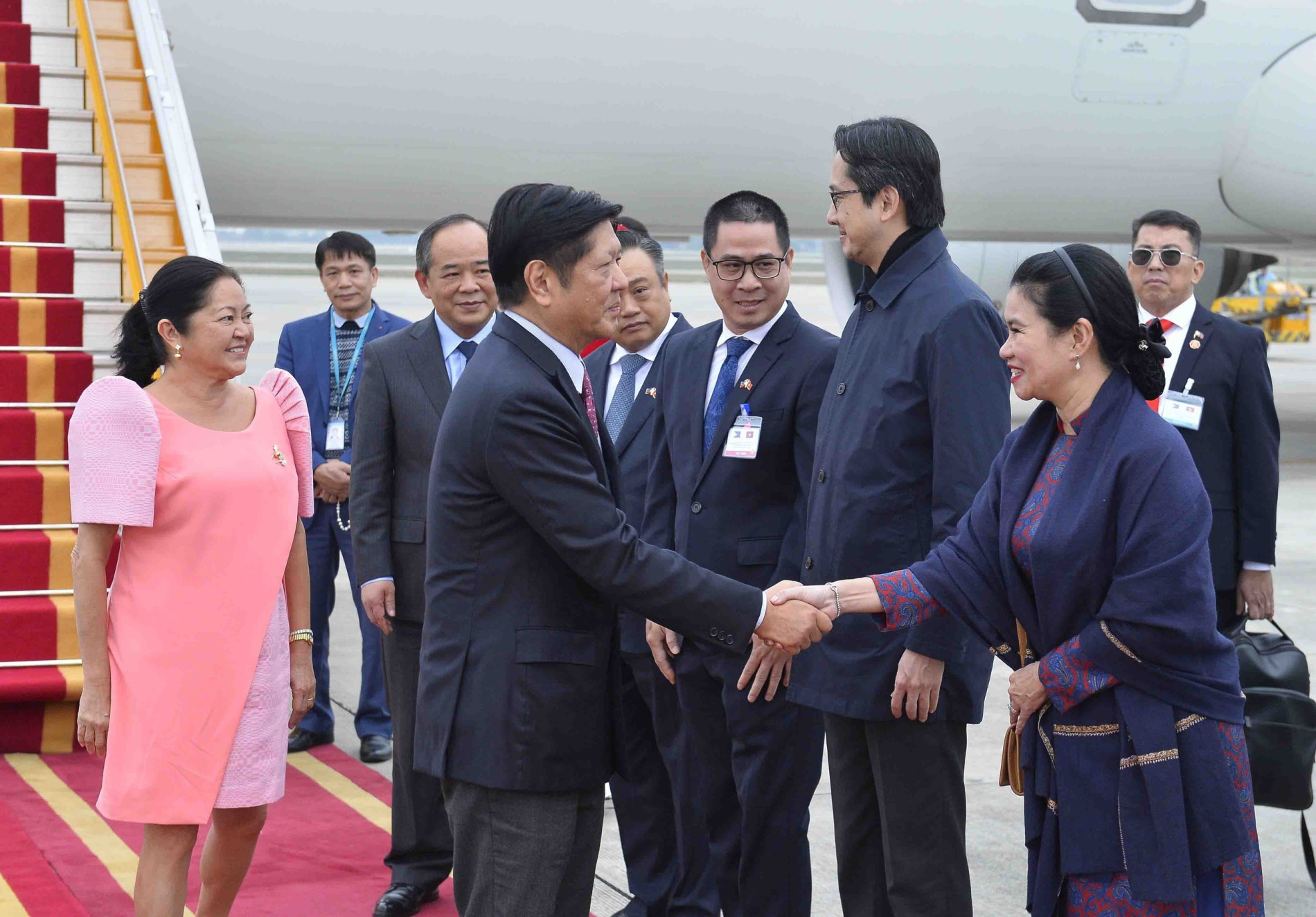 Tổng thống Philippines đến Hà Nội, bắt đầu chuyến thăm cấp Nhà nước tới Việt Nam - Ảnh 2.