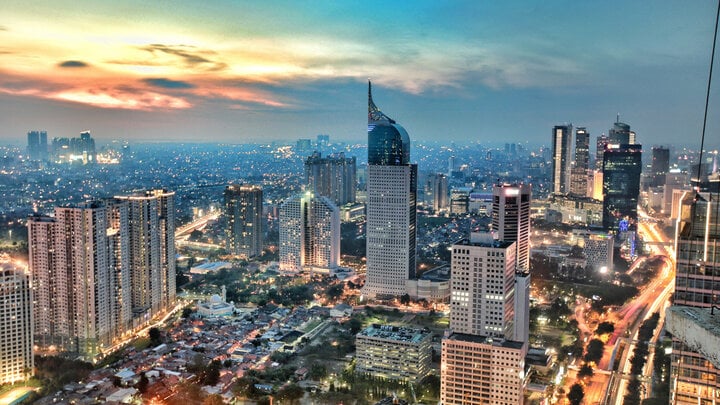 Thủ đô Jakarta của Indonesia - một siêu đô thị với khoảng 11 triệu dân đã chìm dần hơn 2,5m trong 10 năm qua.