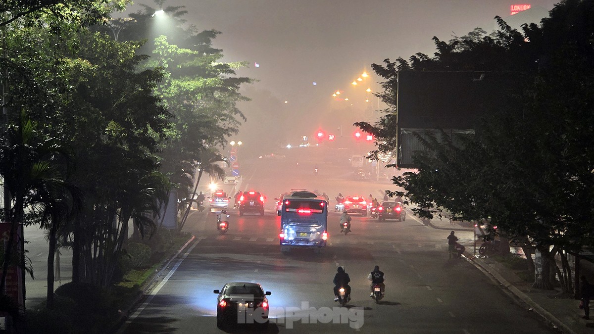 Không khí về đêm ở Hà Nội mù mịt trong lớp sương dày đặc, mờ ảo như Sapa ảnh 8