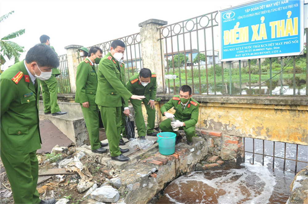 Hoạt động kiểm định môi trường về nước thải của lực lượng CAND.
