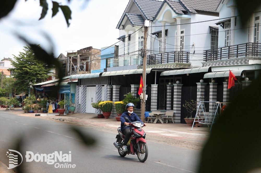 Ngoài các doanh nghiệp, hiện cũng còn nhiều hộ dân sinh sống trong khu vực KCN Biên Hòa 1.