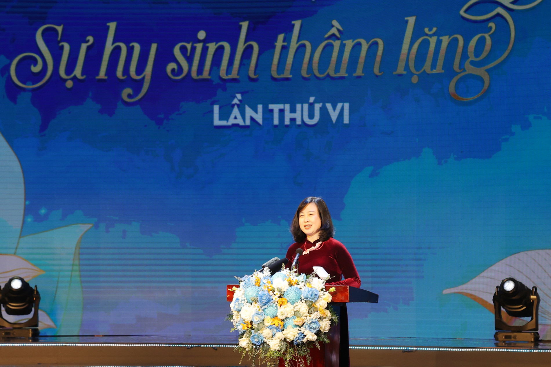 Bộ trưởng Đào Hồng Lan: Những hy sinh thầm lặng của đội ngũ thầy thuốc Việt Nam không thể đong đếm được...- Ảnh 1.