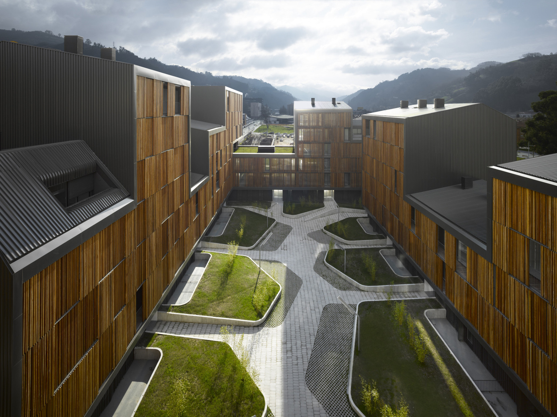 Vivazz, Mieres Social Housing / Zigzag Arquitectura | ArchDaily