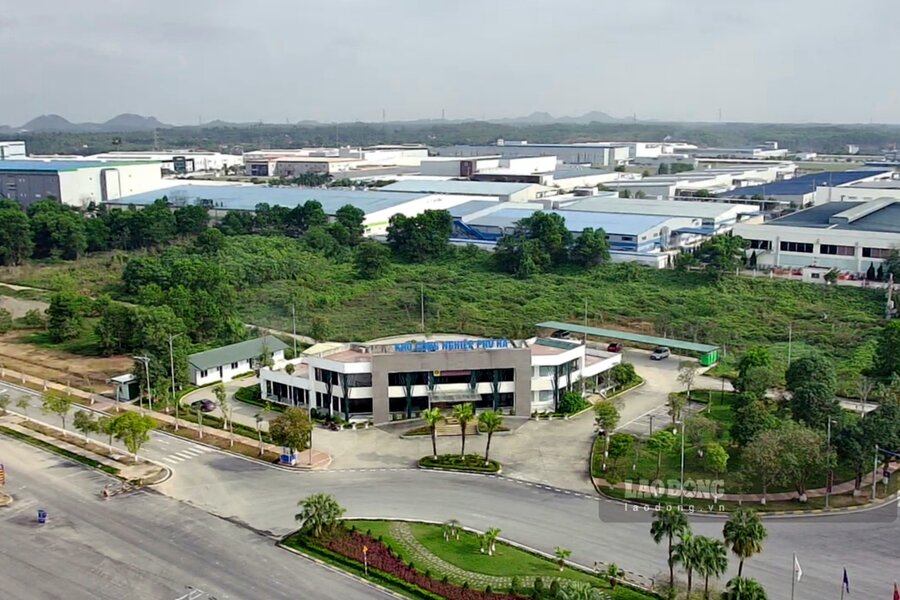 Toàn cảnh khu công nghiệp Phú Hà - khu công nghiệp đã thu hút đầu tư được hơn 800 triệu USD. Ảnh: Tô Công