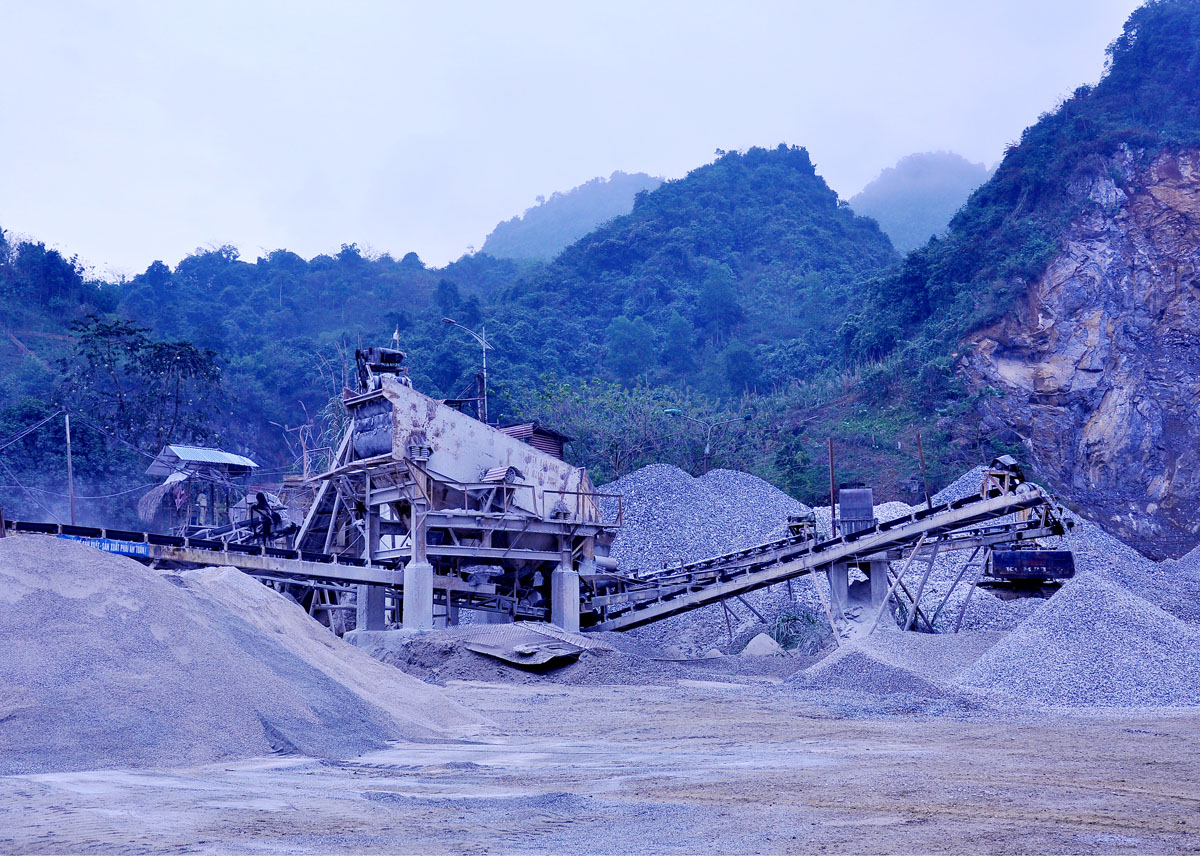 Công ty TNHH Tiến Thành khai thác đá làm vật liệu xây dựng thông thường tại xã Hùng An.&#xD;&#xA;