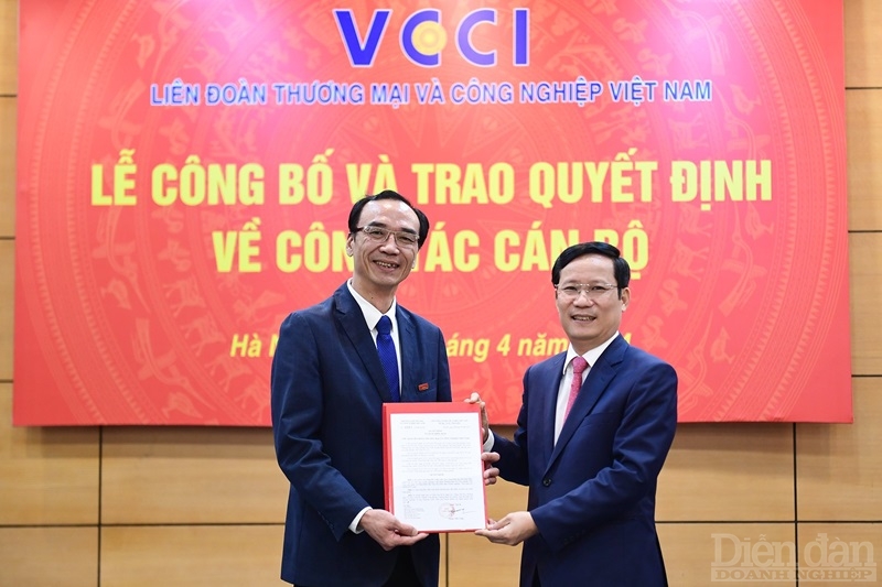 VCCI công bố và trao quyết định bổ nhiệm Tổng Biên tập Diễn đàn Doanh nghiệp- Ảnh 1.