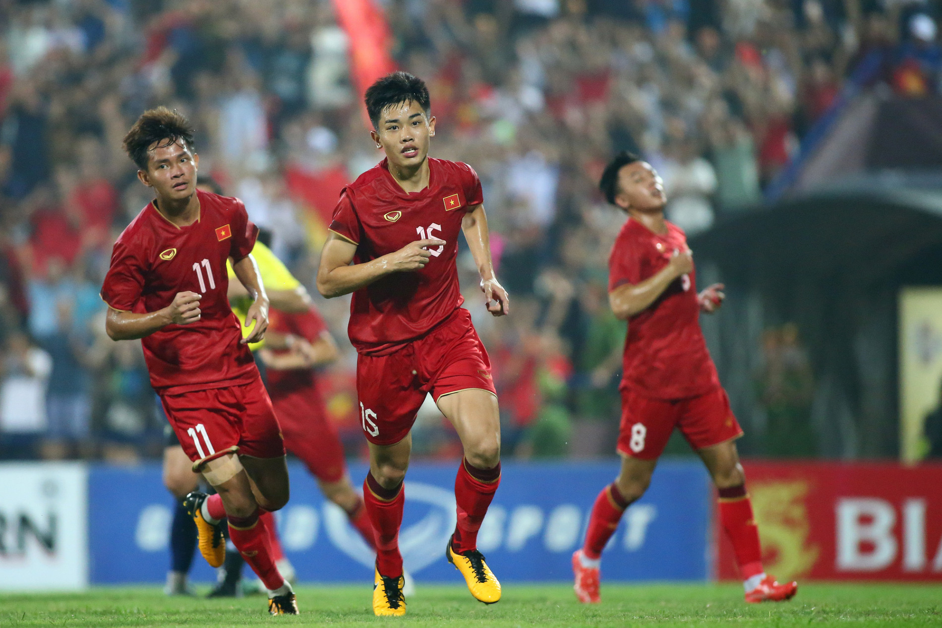 Nguyễn Đình Bắc (15) và Bùi Vĩ Hào (11) tiếp tục là hai mũi nhọn tấn công quan trọng của U23 Việt Nam tại VCK U23 châu Á 2024 - Ảnh: HOÀNG TÙNG